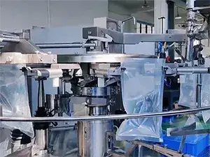 Упаковка сока в стоячие пакеты