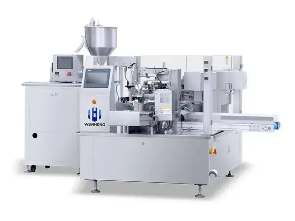 упаковка пасты из креветок в треугольные пакеты